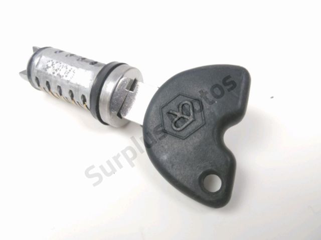 Serrure de selle occasion PIAGGIO FLY 50 2T 2014