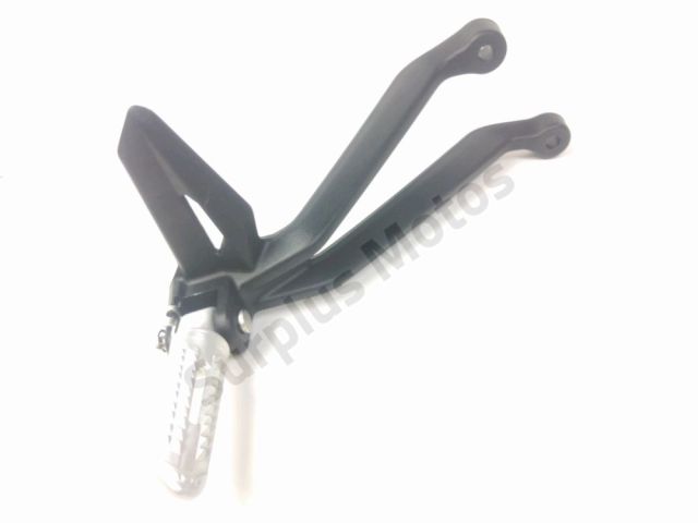 Platine et repose pieds arriere droit occasion TRIUMPH STREET TRIPLE RS 2024