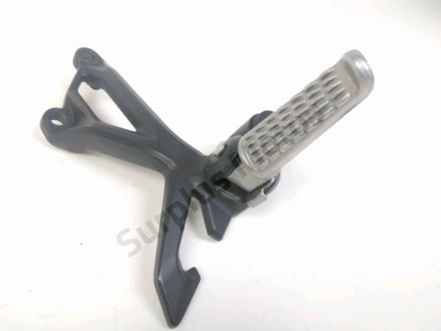 Platine et repose pieds arriere droit occasion KAWASAKI Z 900 2017