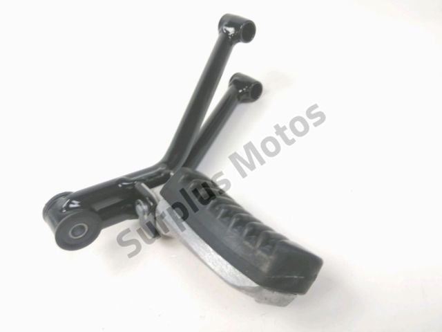 Platine et repose pieds arriere droit occasion MOTO GUZZI V7 III STONE 2020