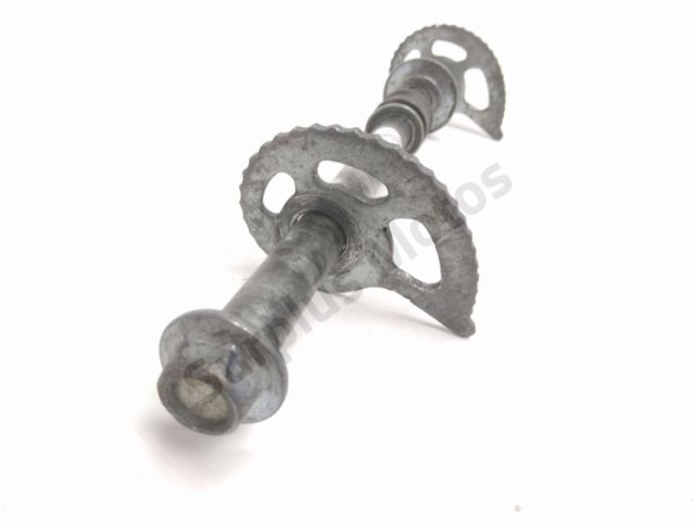 Axe de roue arriere occasion SUZUKI DR 125 1987