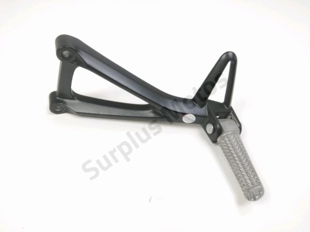 Platine et repose pieds arriere gauche occasion YAMAHA MT 125 2024