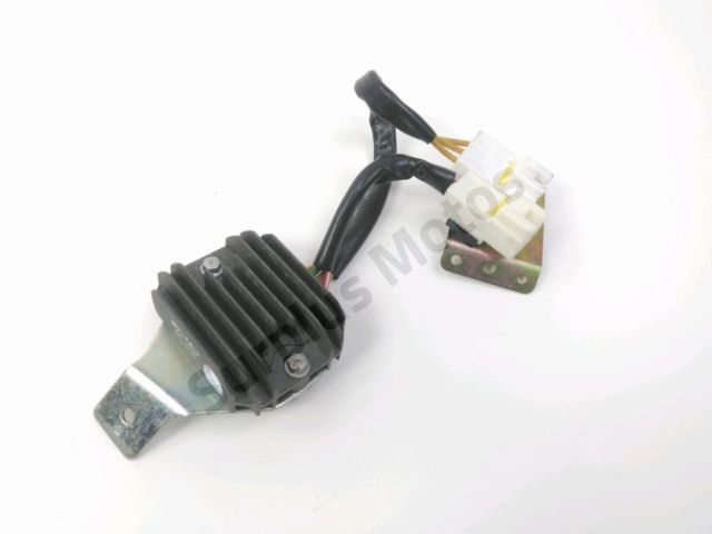 Regulateur de tension occasion PIAGGIO FLY 125 2013