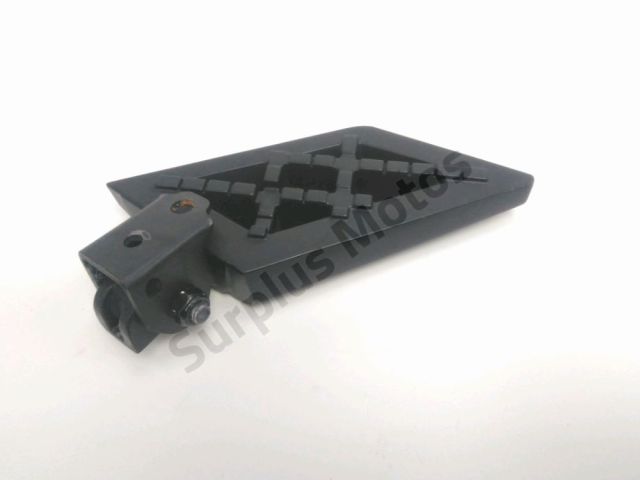 Repose pieds arriere droit occasion PEUGEOT KISBEE S 2024