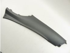 Cache lateral droit