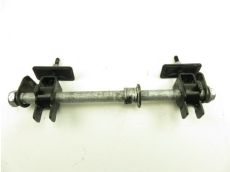 Axe de roue arriere