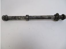 Axe de roue arriere