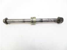 Axe de roue arriere
