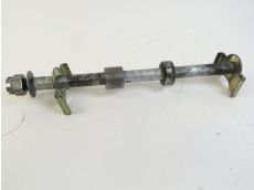 Axe de roue arriere