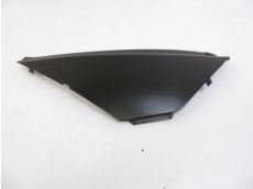 Cache lateral droit
