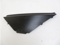 Cache lateral gauche
