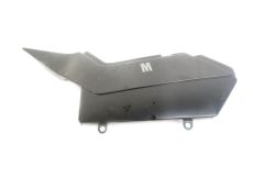 Cache lateral gauche