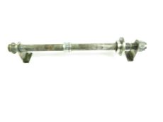 Axe de roue arriere
