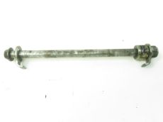 Axe de roue arriere