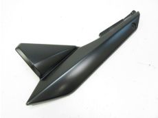 Cache lateral gauche