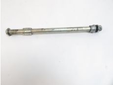 Axe de roue arriere
