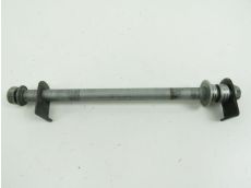 Axe de roue arriere