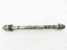 Axe de roue arriere