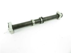 Axe de roue arriere