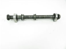 Axe de roue arriere