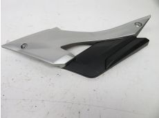 Cache lateral gauche