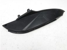 Cache lateral gauche