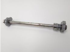 Axe de roue arriere