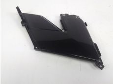 Cache lateral gauche