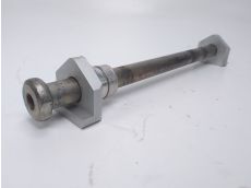 Axe de roue arriere