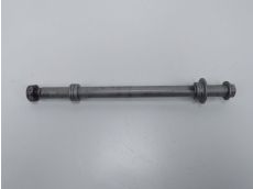Axe de roue arriere