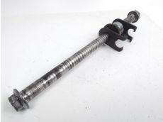 Axe de roue arriere