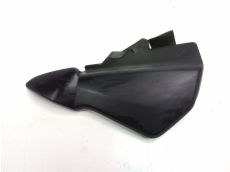 Cache lateral gauche