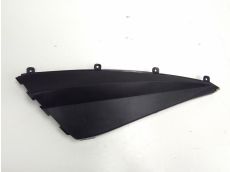 Cache lateral gauche