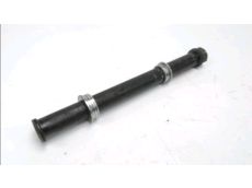 Axe de roue arriere