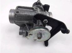 Corps d'injection gauche