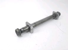 Axe de roue arriere