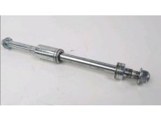 Axe de roue arriere
