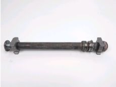 Axe de roue arriere
