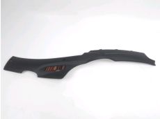 Cache lateral gauche