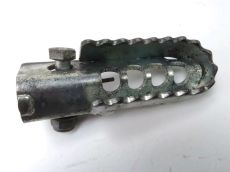 Repose pieds avant droit