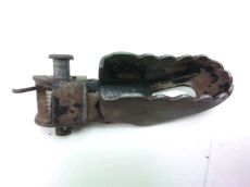 Repose pieds avant droit