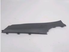 Cache lateral gauche