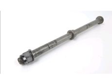 Axe de roue arriere