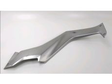 Cache lateral gauche