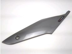 Cache lateral gauche