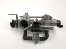 Corps d'injection gauche