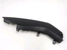 Cache lateral gauche