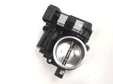 Corps d'injection gauche