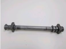 Axe de roue arriere