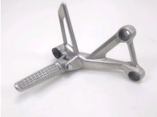 Platine et repose pieds arriere droit